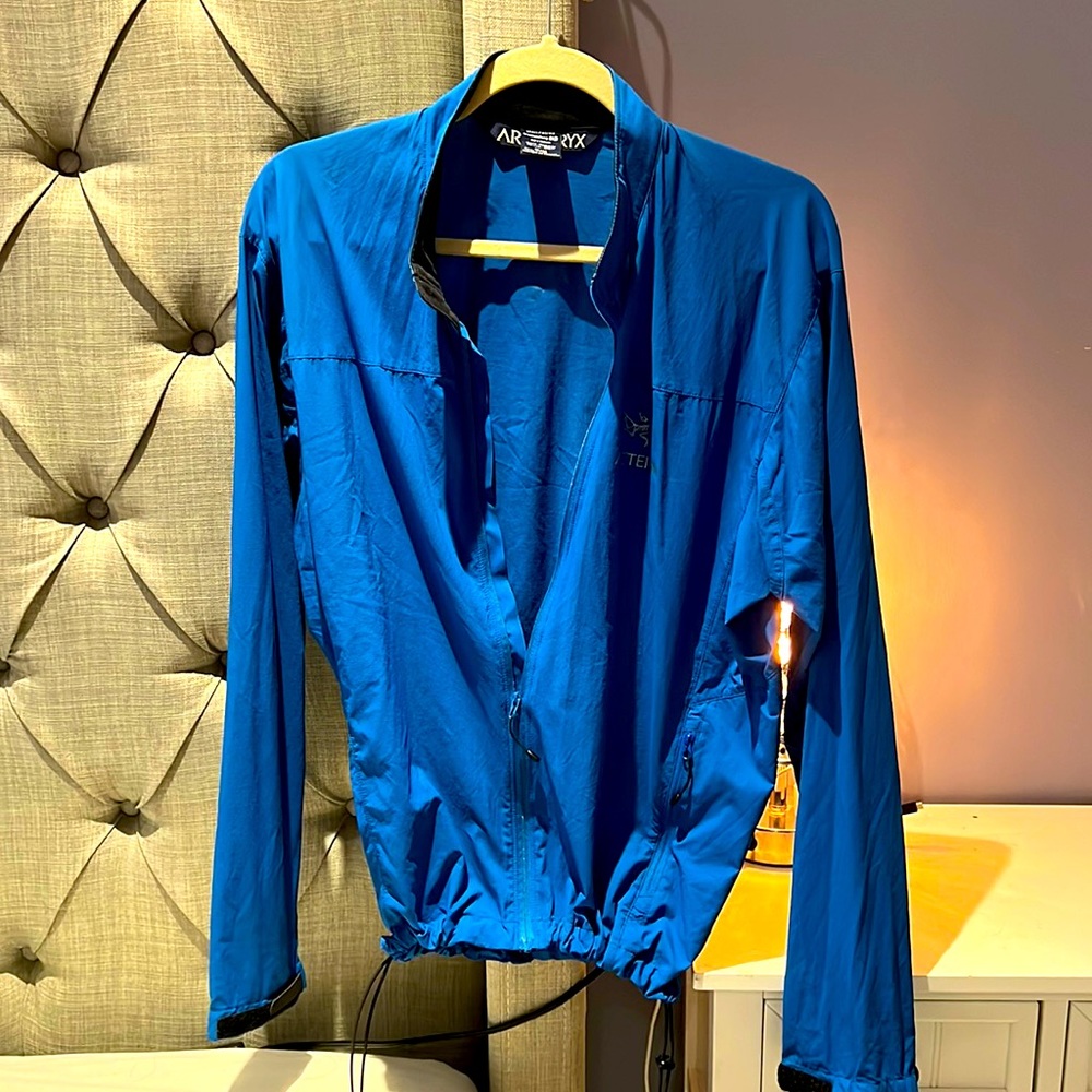 Men raining jacket. Used but perfect condition. M/M